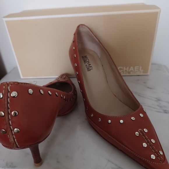 Michael Kors "Astor Pump" leather shoes - Picture 11 of 16